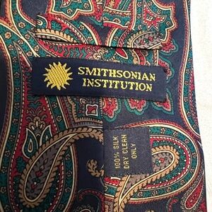 Smithsonian Institution 100% silk tie. Paisley design.